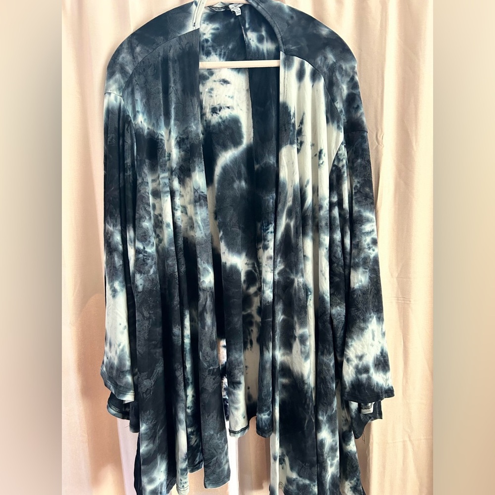 Tie dye kimono by White Birch